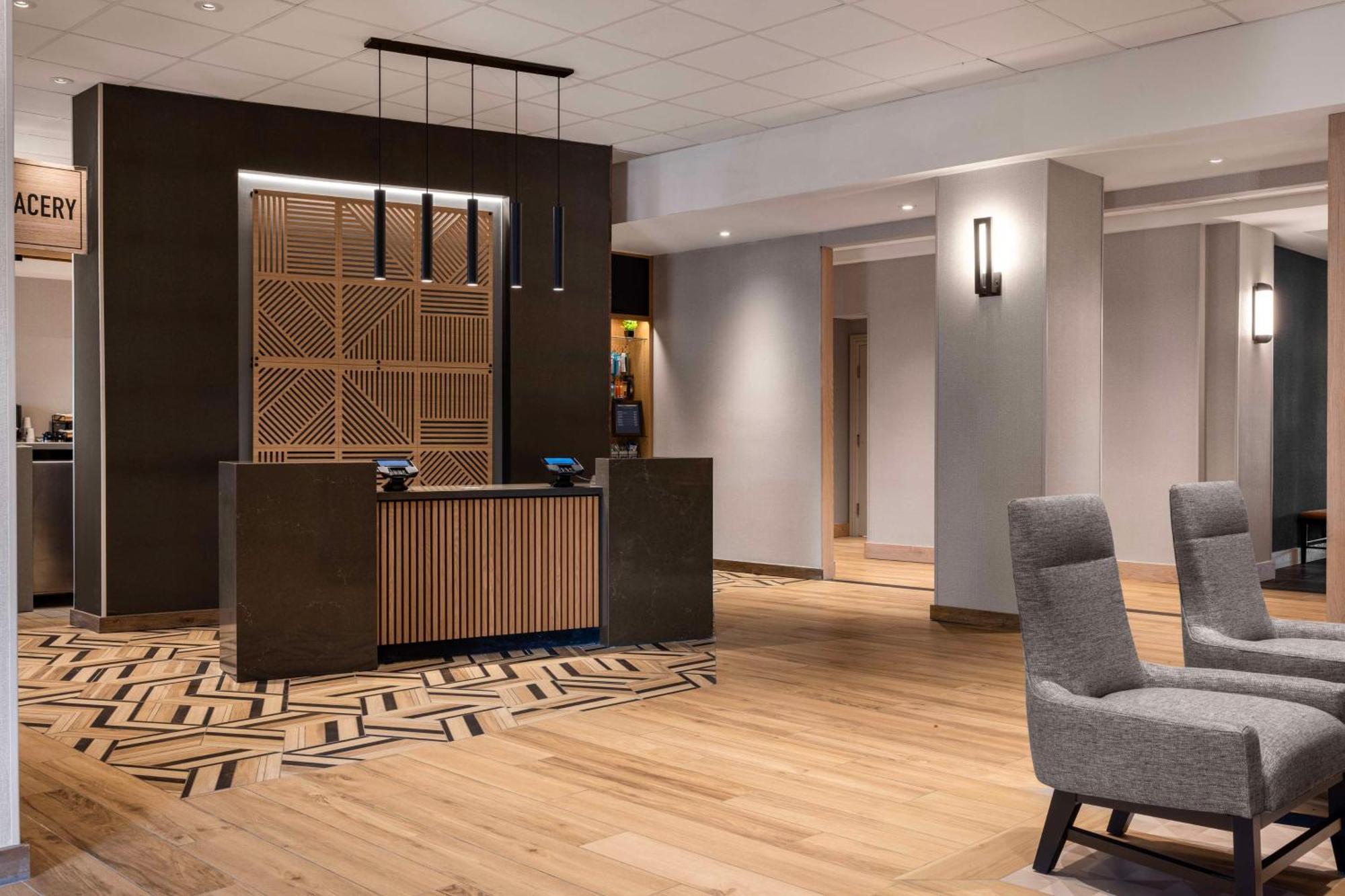 Hyatt Place Orlando Airport Exterior photo