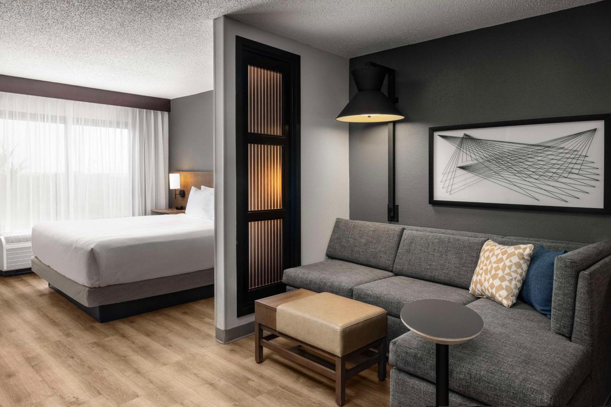 Hyatt Place Orlando Airport Exterior photo