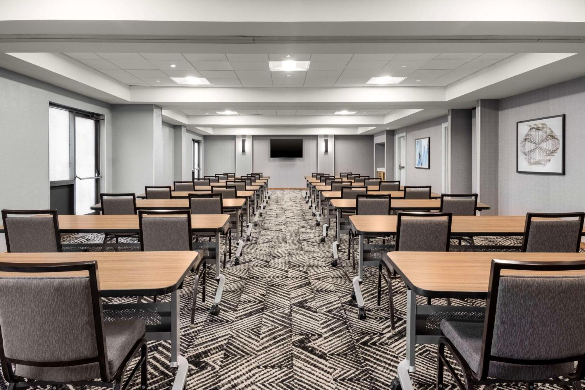 Hyatt Place Orlando Airport Exterior photo