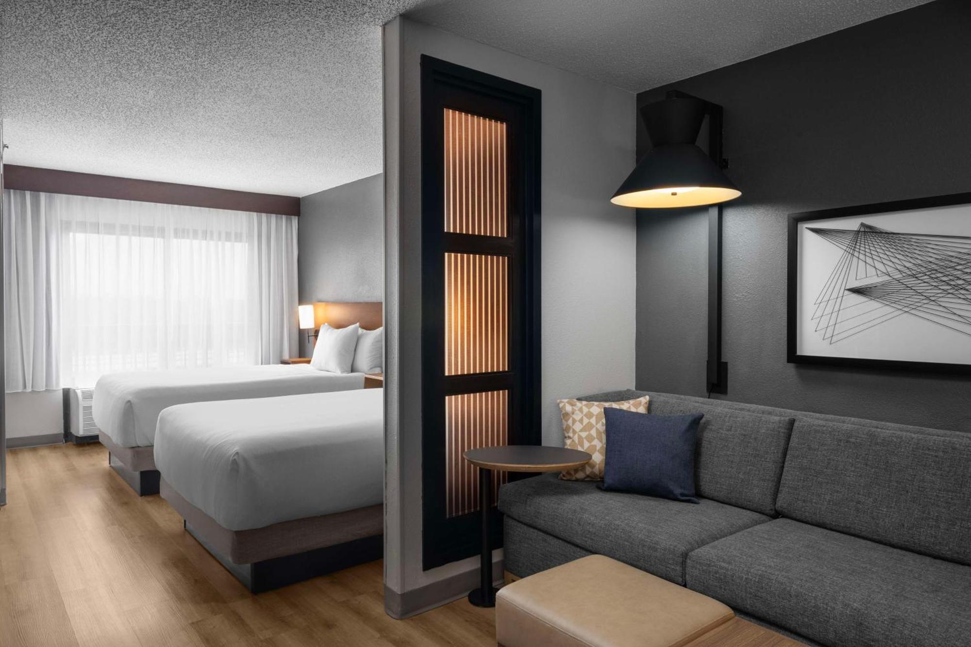 Hyatt Place Orlando Airport Exterior photo