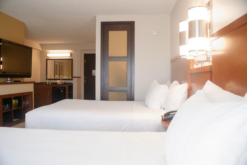 Hyatt Place Orlando Airport Exterior photo